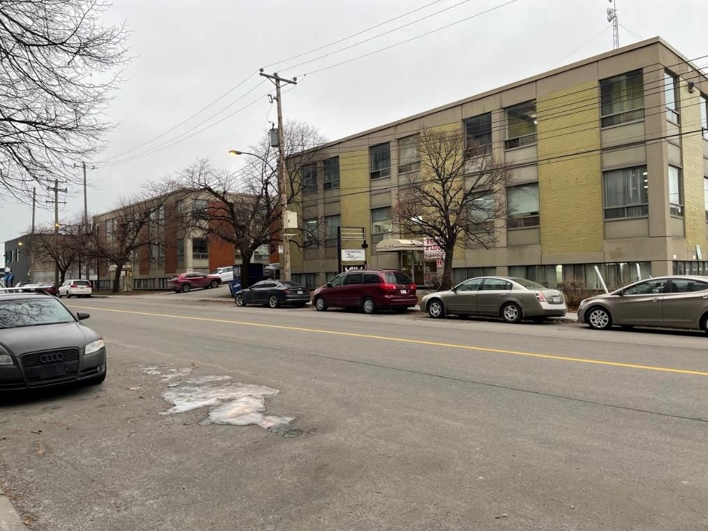 5255–5275 rue Ferrier in Montreal